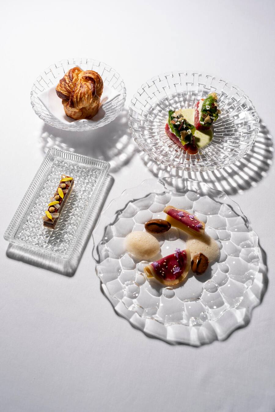 UBS Dinner, Daniel Zeindlhofer und Marco Campanella, im Igniv Zürich, Rettich-Asia-Knoblauch, Geflügelterrine-Rooibos-Salzzitrone, Rind x2-Piment d'Espelette-Sbrinz