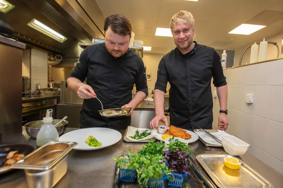 v.l. Küchenchefs Marcus Zillmann und Max Marte.