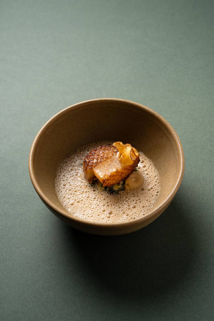 Vegane Jakobsmuschel â Bierrettich auf Kabisgemüse- Verena Olten - Dave Wälti und Felix Anneler - Februar 2024 - Copyright Olivia Pulver