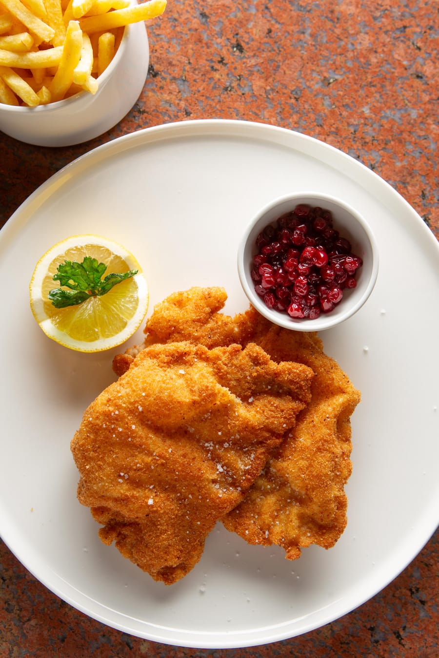 Wiener Schnitzel vom Kalb mit Pommes Frites