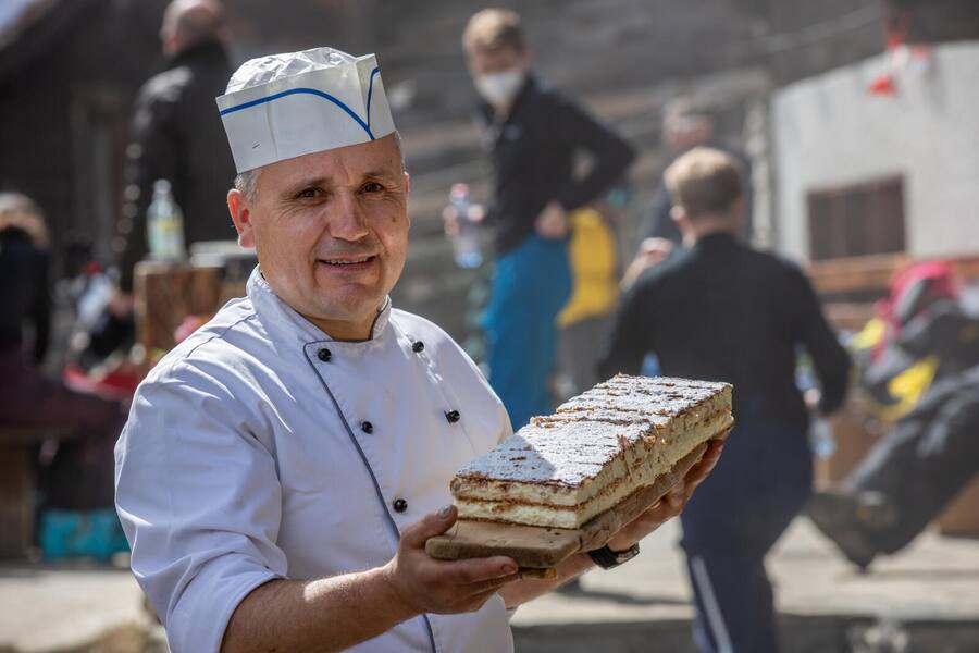 Adelino Martins Pinto mit Crèmeschnitte âZum Seeâ
