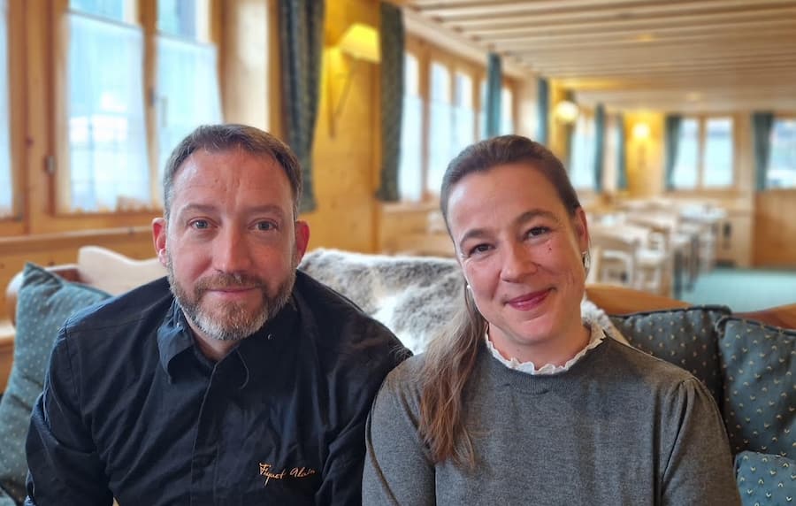 Alain et Emilie Figuet, L'Ours, Vers L'Eglise