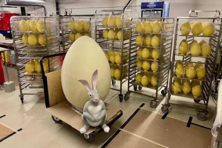 Bürgenstock: Osterbrunch, Making-of Eierproduktion