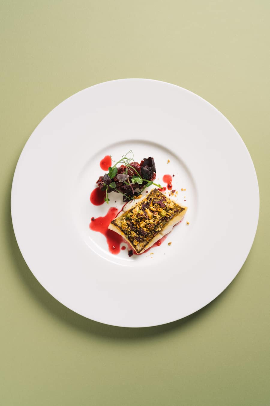 Schweizer Alpenzander aus Susten, Meerrettich-Nuss-Crumble, Randen Chutney - La Couronne Solothurn - März 2024 - Copyright Olivia Pulver