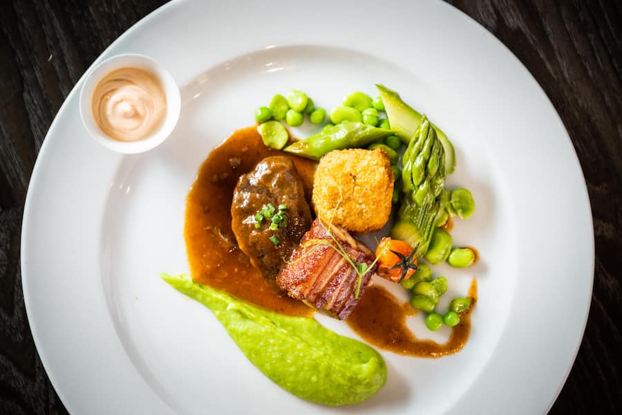 Lugano 2022: Ciani, Chefs Dario Ranza und Loris Meot kochen Dreierlei von der Sau