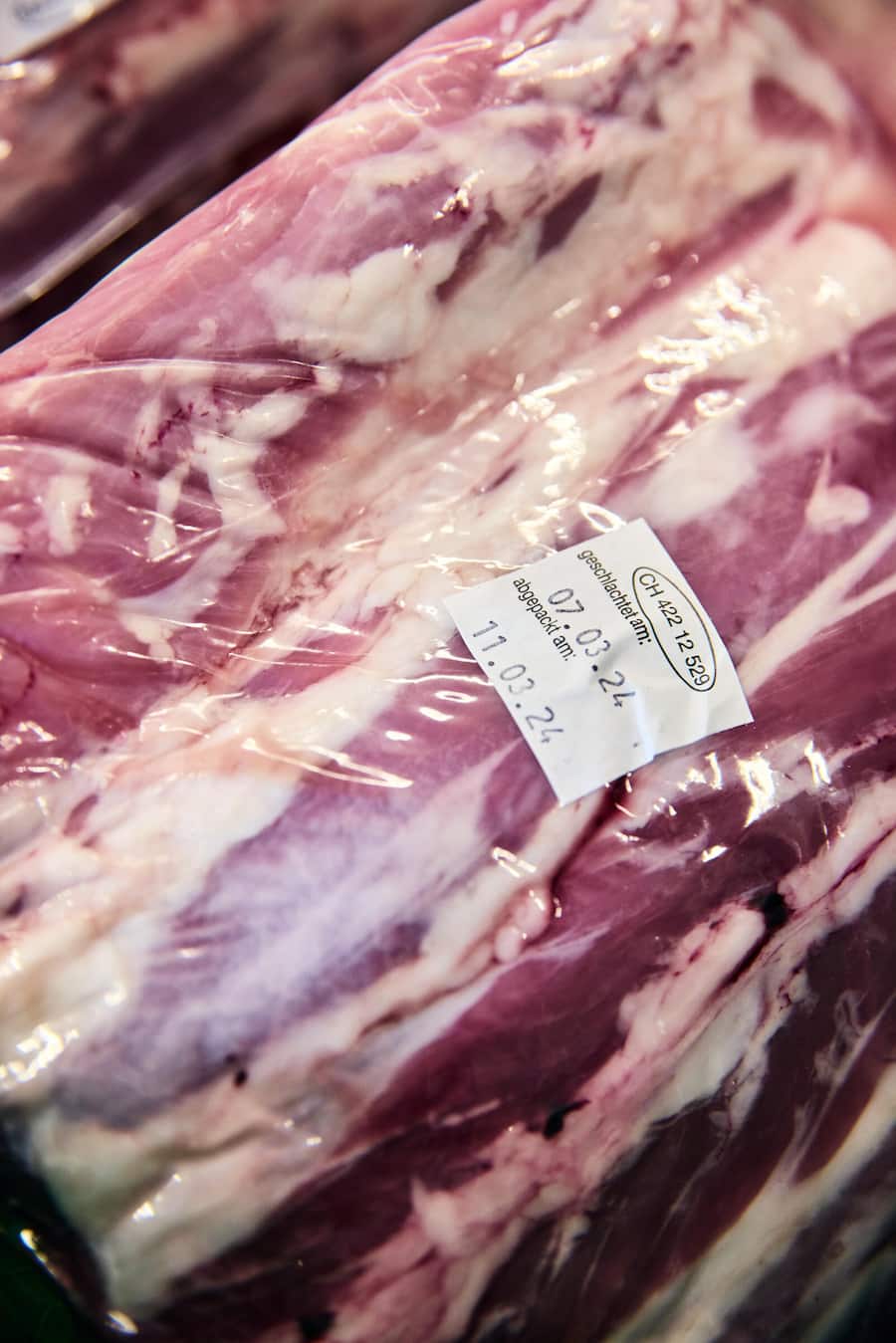 Mit Schlachtdatum versehen: Nach vier bis fünf Wochen schmeckt das Lamm am besten.