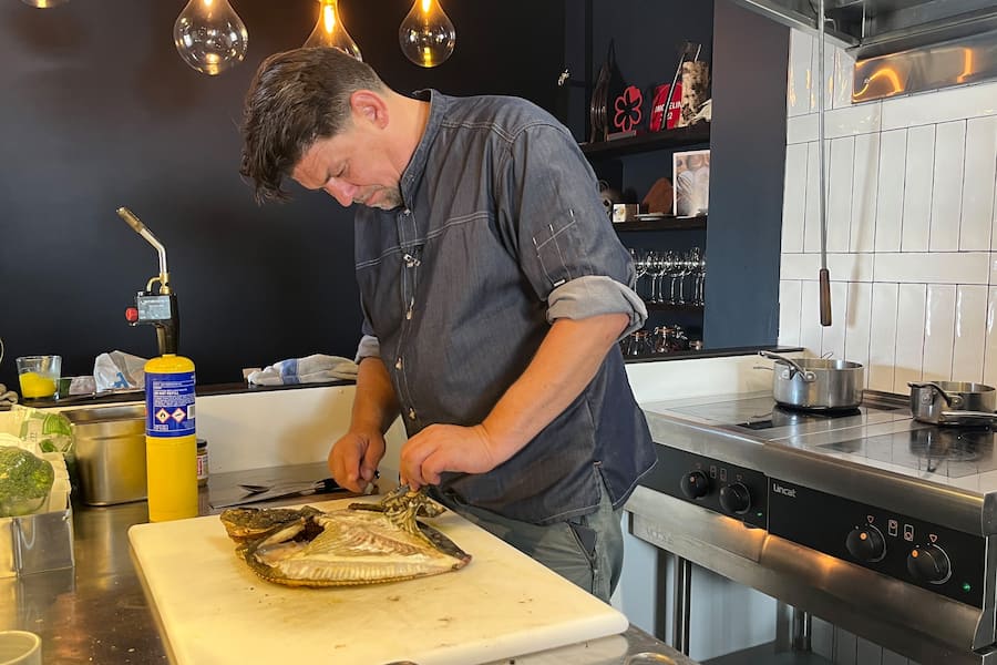 Stefan Wiesner alias der Hexer aus dem Entlebuch bei Kitchen Impossible mit Tim Mälzer auf Vox