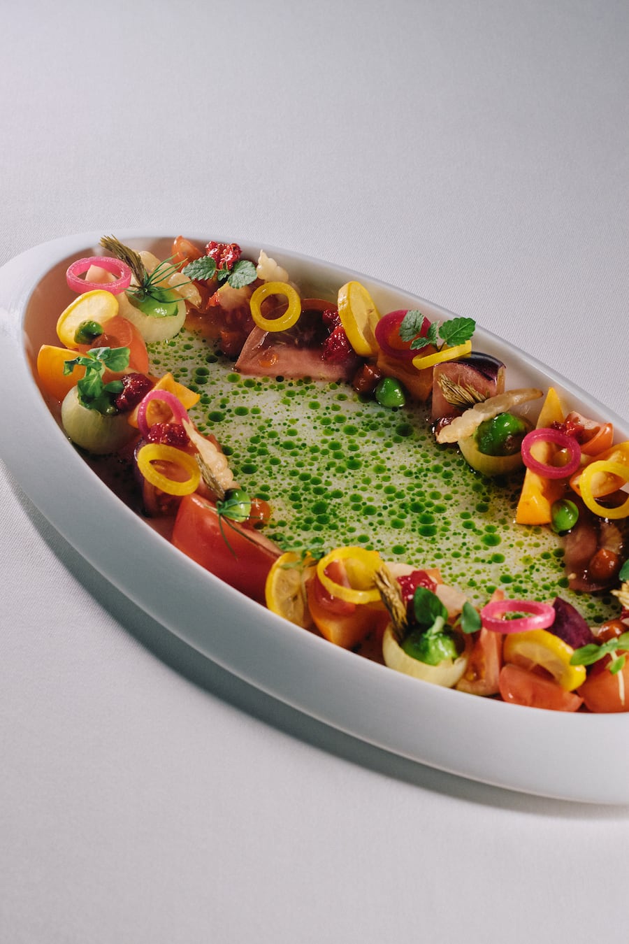 5 verschiedene Tomaten in diversen Zubereitungsarten, fermentierter Rhabarber und Kräuter aus dem Valser Garten der Familie Tönz