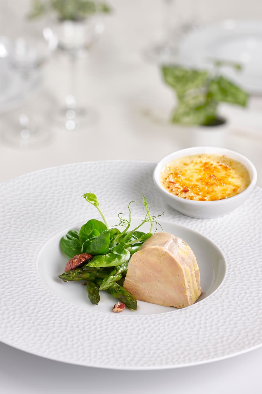 Vorspeise von Urs Hauri: Foie-gras-Terrine mit grünem Spargel.