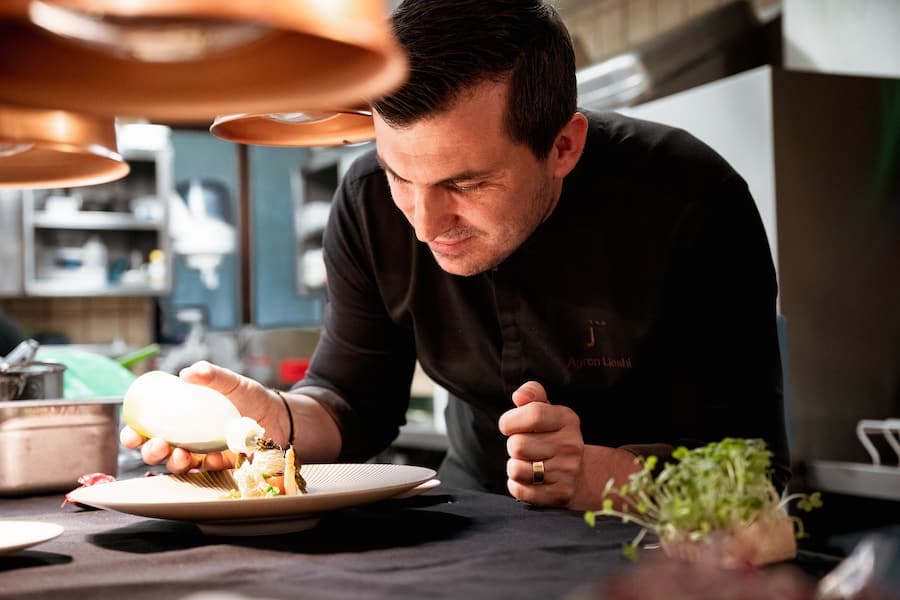 Agron Lleshi am Pass