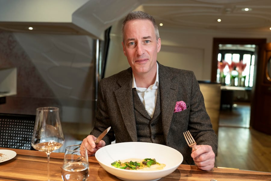 Die Reise des Badischen Spargels, Böni tranchiert