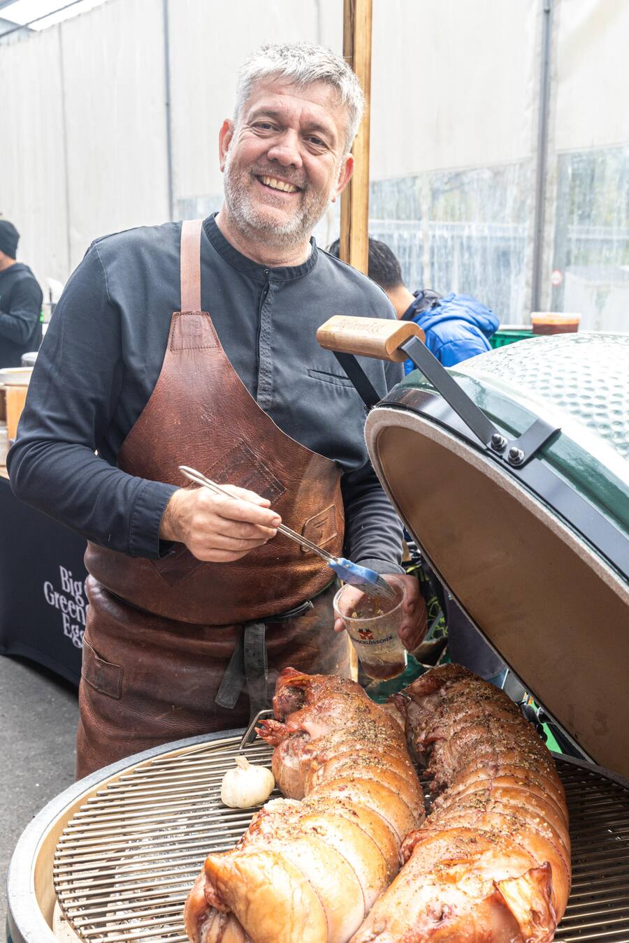 Big Green Egg Flavour Fair Aarau 2024 Chef Harry Pfändler Spanferkel-Pulled pork Fotografiert am 20.04.2024