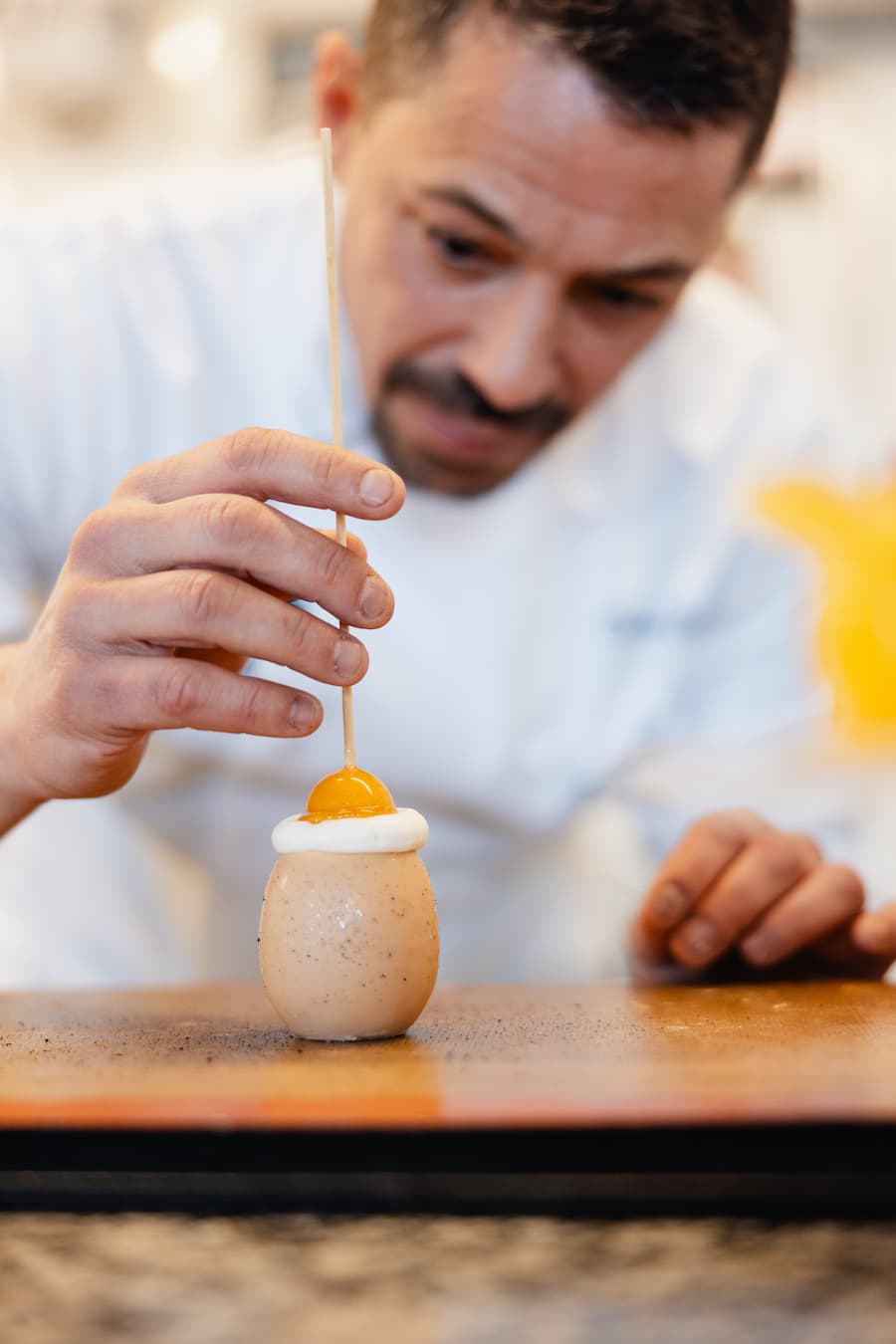 Sprüngli, Kreativ-Challenge, Bürgenstock, Merlin Lichtensteiger (Gewinnerin), Damian Carini (Chefpâtissier)