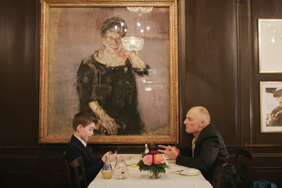 SRF DOK Inside Kronenhalle â Luxus und Tradition im Kultrestaurant Folge 2 Der Platz unter dem Varlin-Porträt von Kronenhalle-Gründerin Hulda Zumsteg ist bei den Gästen besonders begehrt. Copyright: SRF