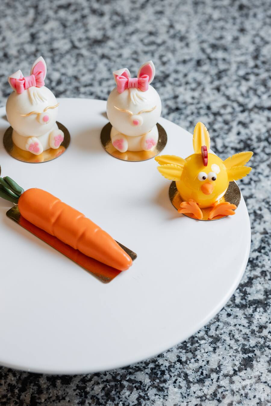 Sprüngli, Kreativ-Challenge, Bürgenstock, Merlin Lichtensteiger (Gewinnerin), Damian Carini (Chefpâtissier)