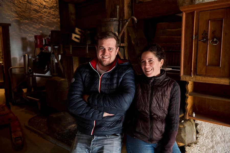 Mathilde Hug Pédeutour und Rafael Hug im alten Torkel des Schlosses Bothmar.