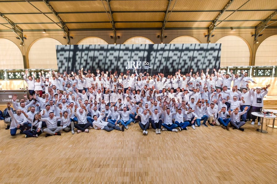 Pflichttermin für alle Köche aus 16 Nationen am zweiten Tag: das Gruppenfoto.