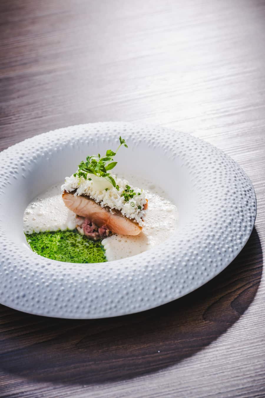 Ascona 2024: Giardino: Rolf Fliegauf kocht: Brüggli Bachsaibling mit knuspriger Haut