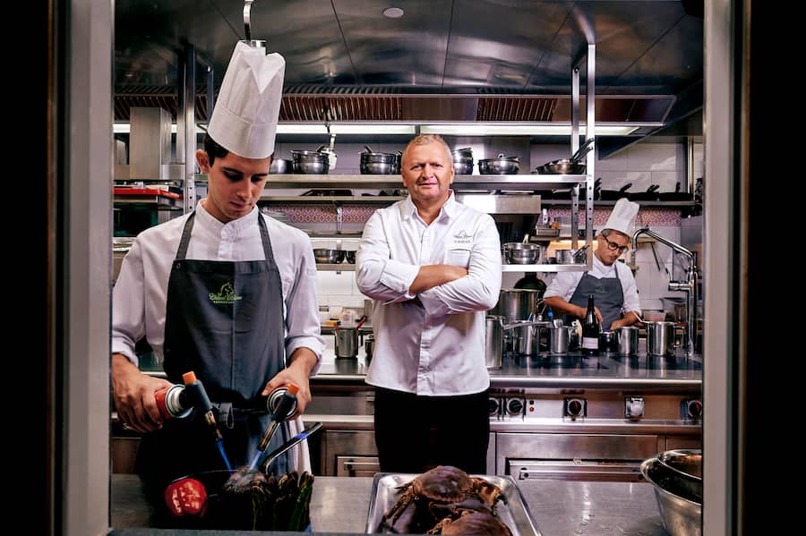 Küche Cheval Blanc, Peter Knogl, Chefkoch, 19 GaultMillau-Punkte - Story: Grand Hotel Les Trois Rois, Hotel des Jahres 2019, GaultMillau, Basel 2019 - © Geri Born