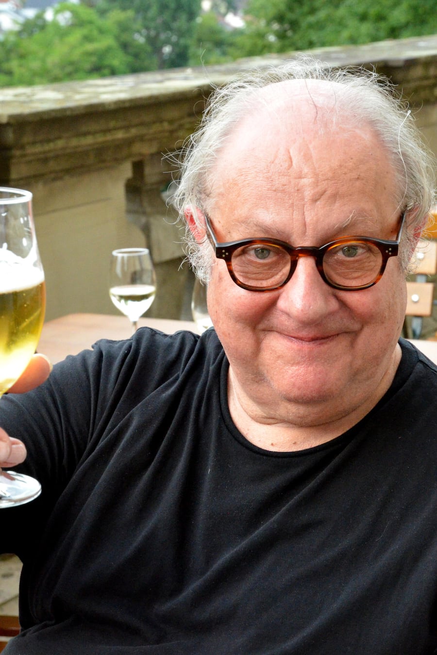 Vincent Klink ist ein deutscher Koch, Autor, Herausgeber und Verleger von kulinarischer Literatur und Fernsehkoch.