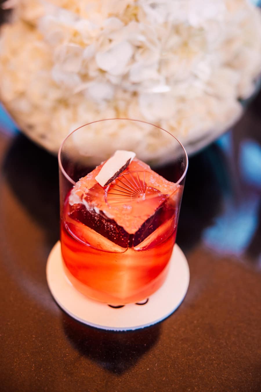 Drink «Coco Scarselli», ein Negroni mit leichtem Kokosnuss- und Kaffeearoma.