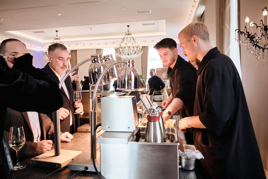 Grandes Tables Suisse, Gourmet-Festival, A<<RatatouilleA>> auf dem BA 1/4rgenstock Resort, NW 2024