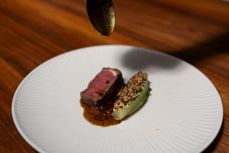 22.05.2024: Basel: GMC Nespresso Dinner bei Pascal Steffen im Restaurant Roots: Lattich Rind. © Valeriano Di Domenico