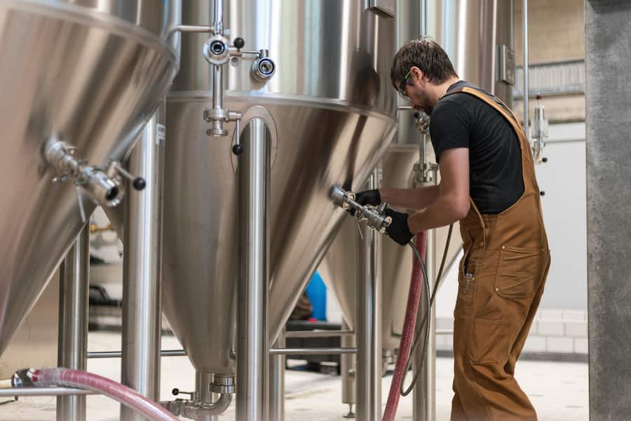 QaQa Services AG, Betreiber von Versand und Onlineshops, Presseb