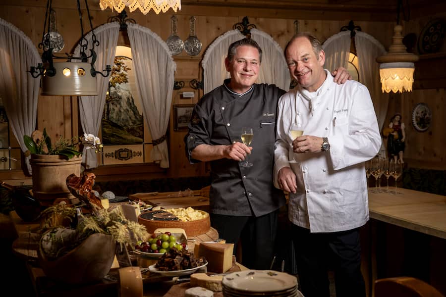 Urs Gschwend / Bergwelt Grindelwald und Gastkoch Franz Faeh aus dem Palace Gstaad. Top of Taste Gourmet-Festival in Grindelwald im Hotel Schweizherhof. Aufgenommen am 10.05.2024