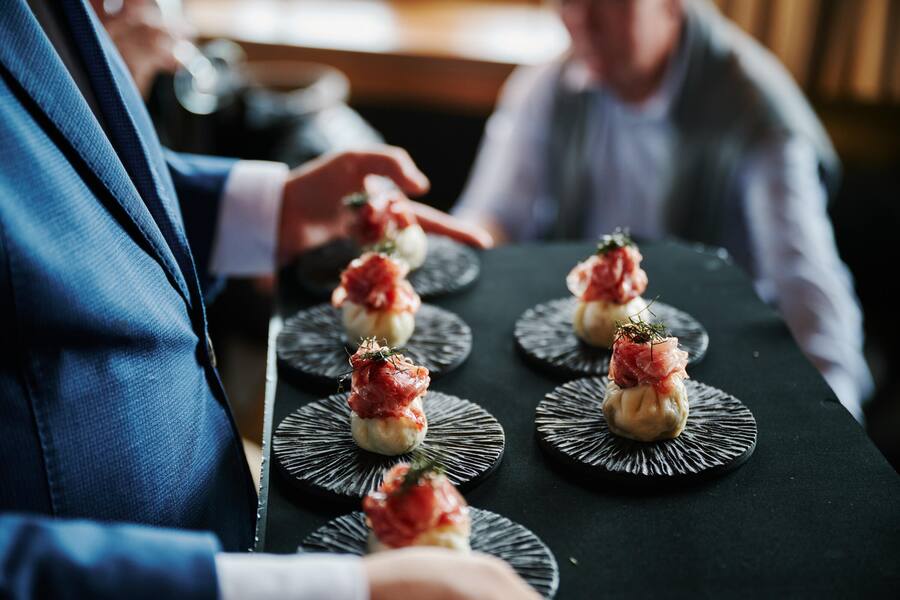 Silvio Germann, GaultMillaus Koch des Jahres 2024, lud seine Amtsvorgänger als Gastchefs in den Thurgau ein.
