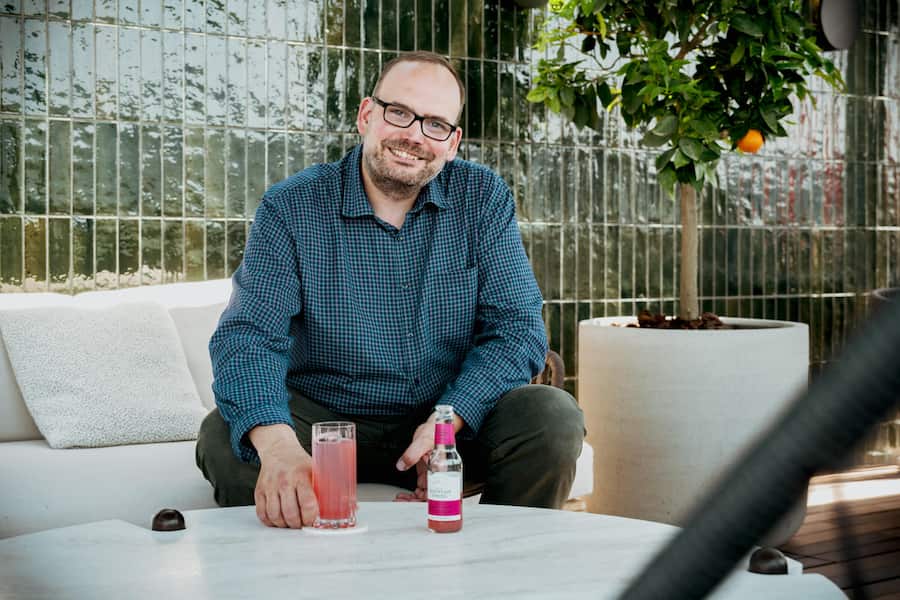 Rooftop Bar - Barkeeper George Xanthoulis mit Michael Schneider Swiss Mountain Spring, Mandarin Oriental Savoy am Paradeplatz, Züri