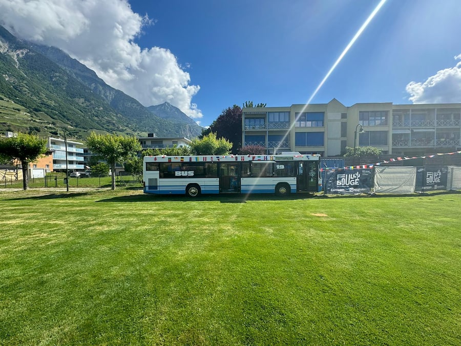 Les Amis du Bus, Fully