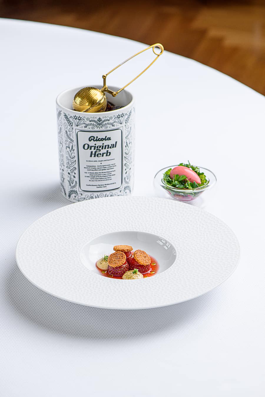 Gastro_Les Fraises Mara des bois du pays et le bonbon Ricola®Maison Décotterd Glion Stéphane Décotterd