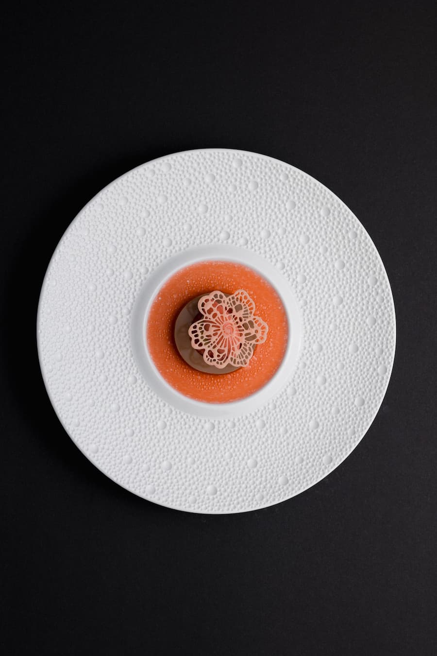 Erdbeere | Joghurt | Sambirano-Schokolade, Mercedes-Benz Ausfahrt mit kulinarischer Begleitung von Marco Campanella, 08. Juni 2024, Hotel Eden Roc in Ascona, Copyright Roy Matter