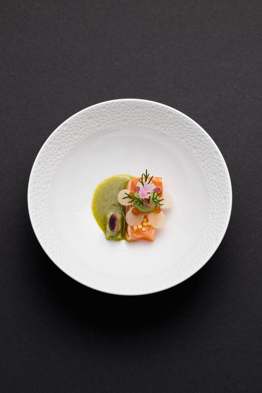 Lostallo-Lachs | Kohlrabi | Kopfsalat | Pistazie, Mercedes-Benz Ausfahrt mit kulinarischer Begleitung von Marco Campanella, 08. Juni 2024, Hotel Eden Roc in Ascona, Copyright Roy Matter