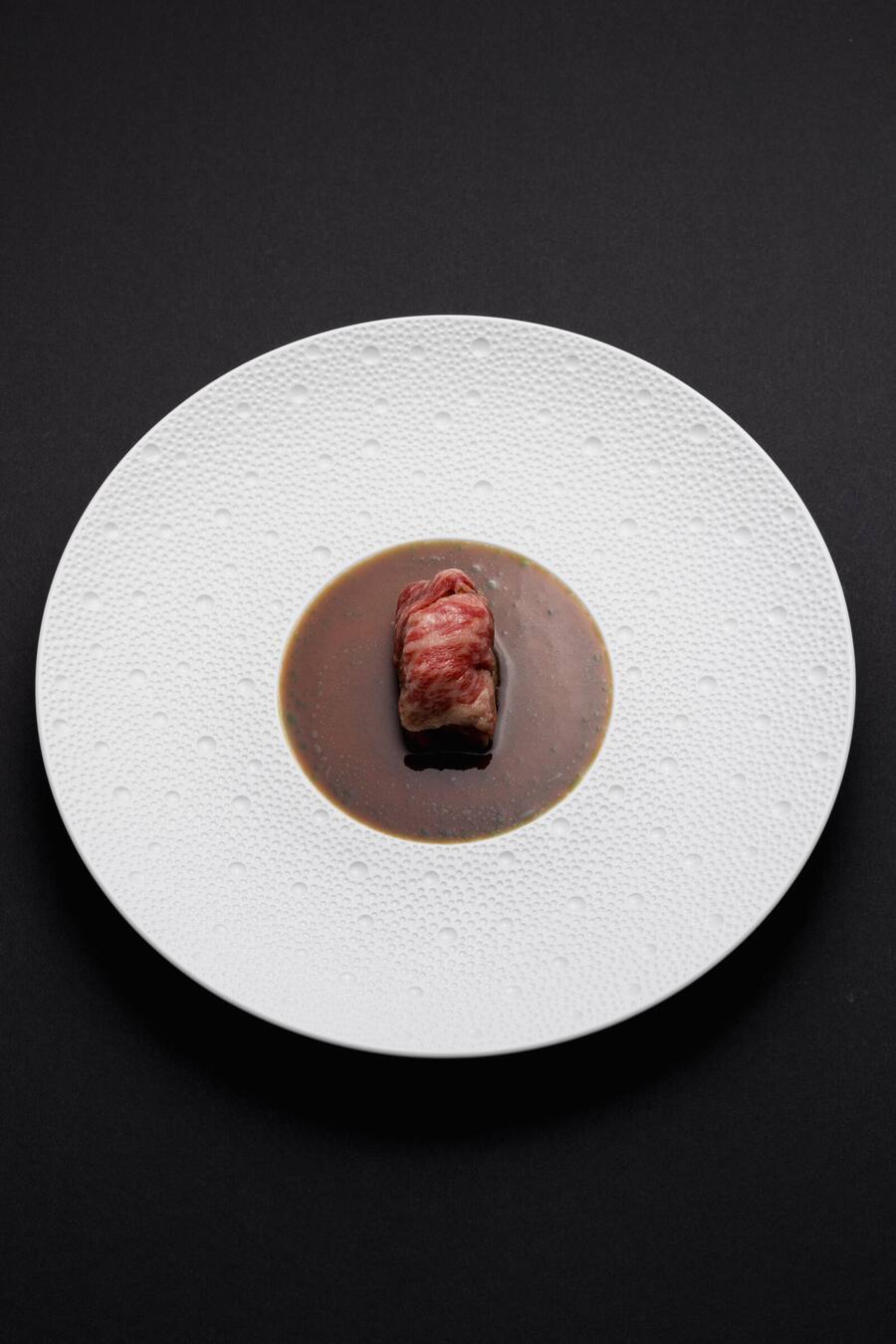 48h geschmortes Short Rib | Buchenpilze | Barbecuecreme, Mercedes-Benz Ausfahrt mit kulinarischer Begleitung von Marco Campanella, 08. Juni 2024, Hotel Eden Roc in Ascona, Copyright Roy Matter