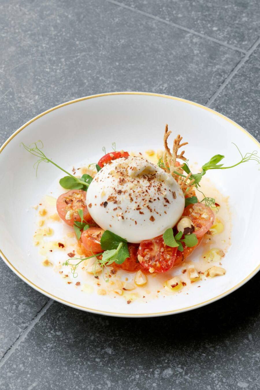 Mediterran: Burrata mit Tomaten-Chutney und Balsamico