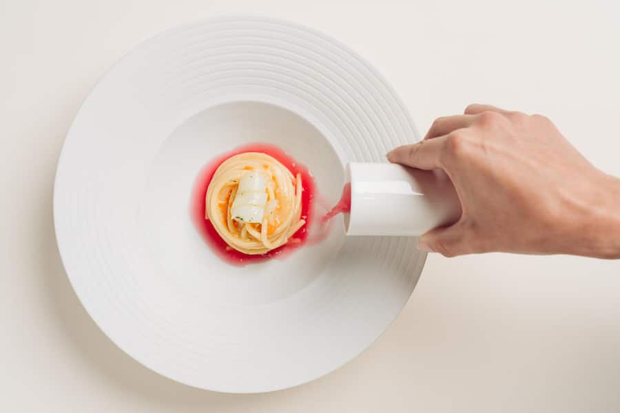 Spaghetti with cuttlefish lard and Colatura di Alici emulsion - Orsini Sommer 2024 - Mandarin Oriental Hotel Zuerich - Copyright Olivia Pulver Spaghetti mit Sepiaschmalz und Colatura di Alici-Emulsion