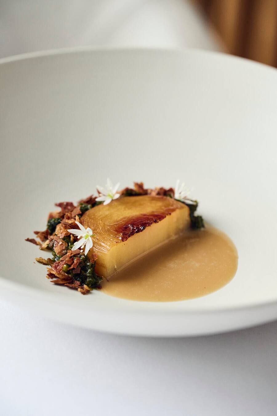 Bergkartoffel Mille-feuille vom Albulatal_Alpenbärlauch-Salsa_Poulet