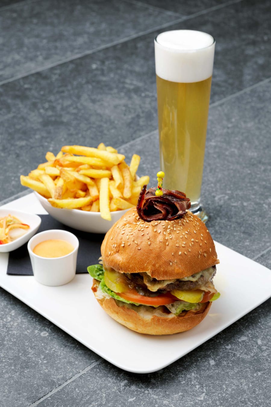 Deftig: «The Devil’s Bridge Burger» mit Speck und Spiegelei.