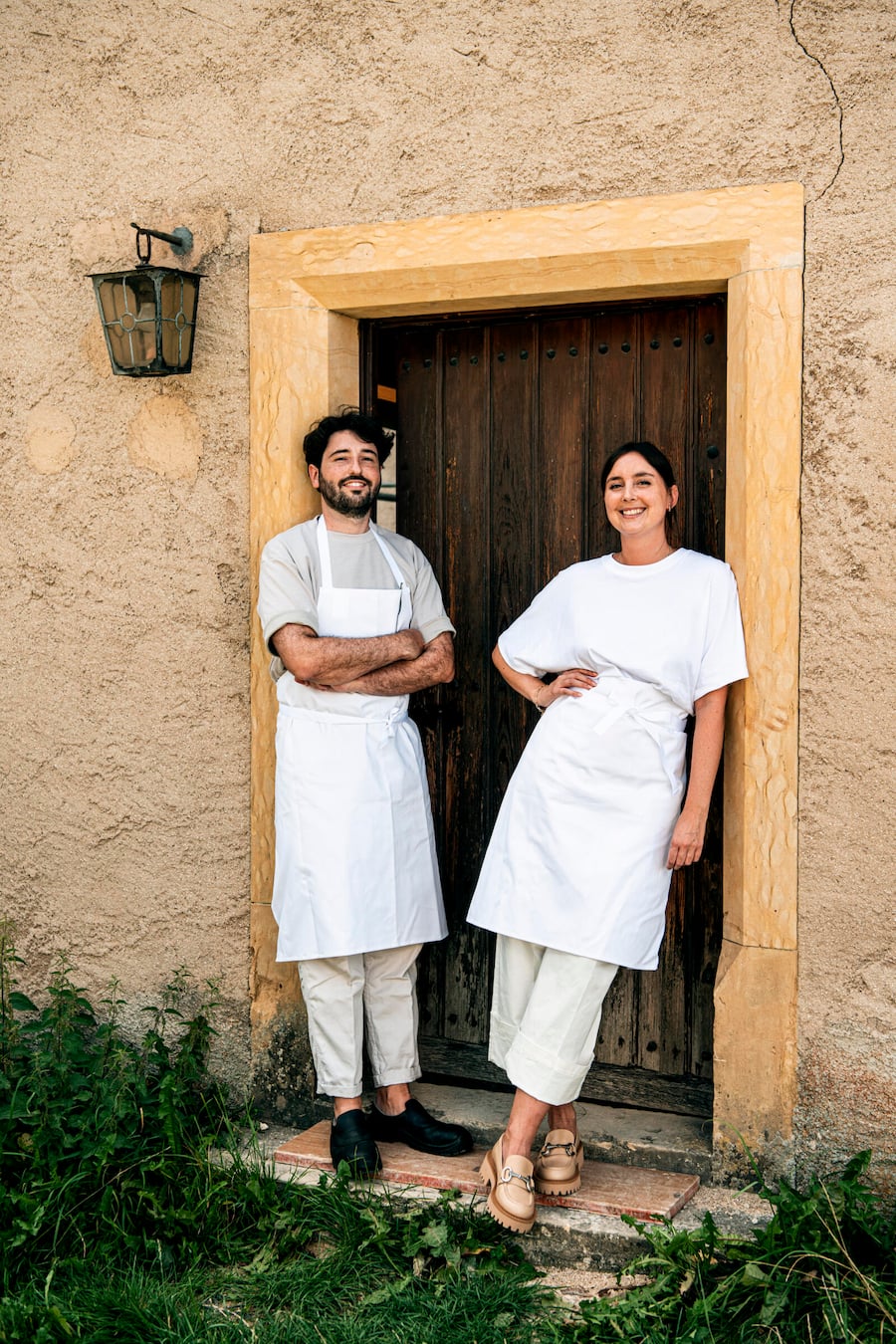 Das Gastgeberpaar (Timon & Sydney) vom Château de Raymontpierre am Mittwoch (16.8.2023) in Vermes Ju. Foto: Thomas Egli