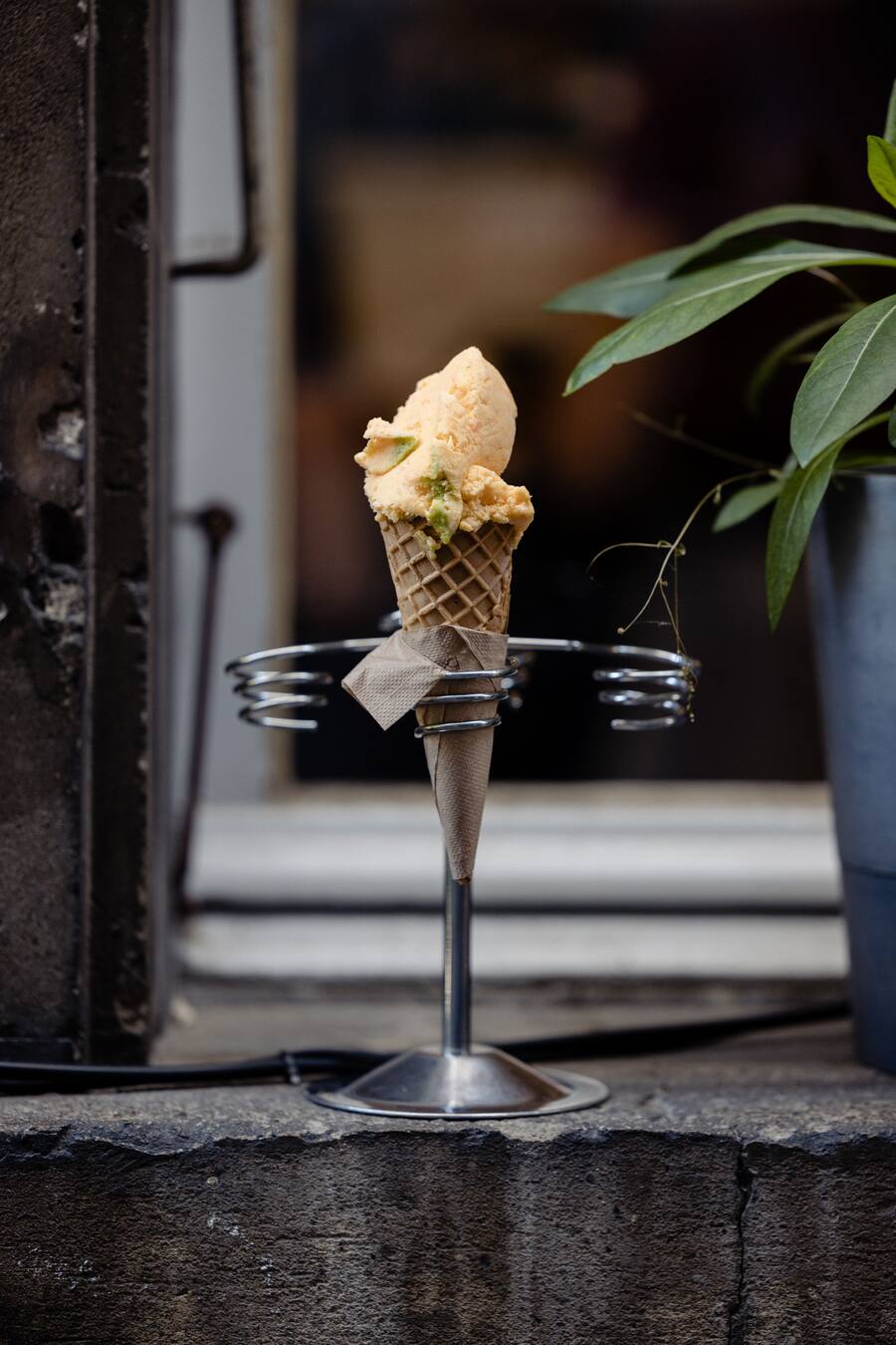 Erbsli und Rüebli Glace, Gelateria di Berna, Bern, BE. 08. Juli 2024. Copyright: Roy Matter