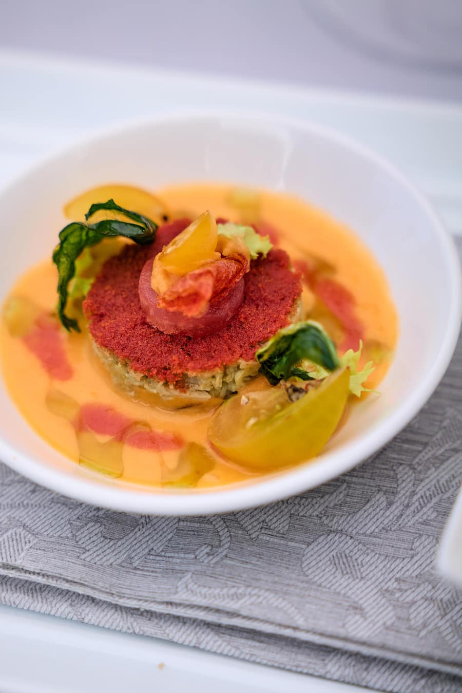 Gland, le 17 juillet 2024, Franck Giovannini au Golf du Domaine Impérial, nous présente un parcours gourmand avec lâASGI de 9 plats avec son team de lâhôtel de ville de Crissier Effiloché dâaraignée de mer aux tomates © sedrik Nemeth