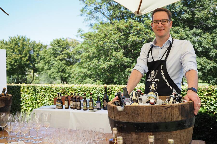 Bierstand mit Aurèle Meyer - Garden Party 2019 © Olivia Pulver