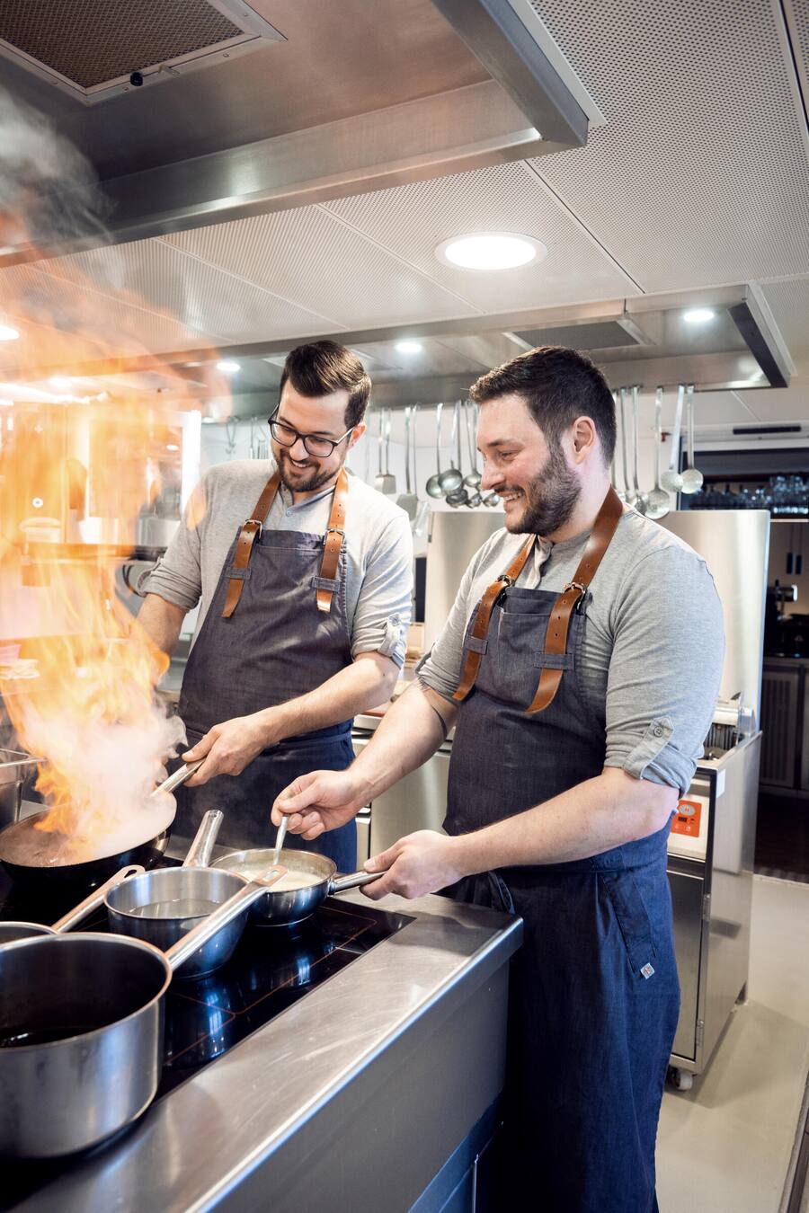 GM_Negral_Löwen_St.Urban Gastgeber, Pächter und Wirt Pascal Schwarz (r.) mit Küchenchef Marcel Neuenschwander