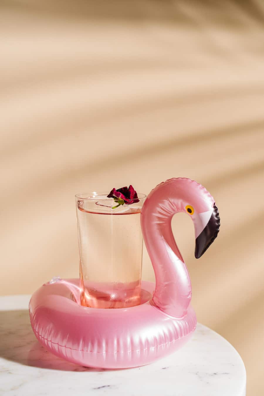 GRACE SUMMER COCKTAIL SENERA, rosè vermouth, gin, red fruit, soda Drinks - N/5 The Bar - Grace St. Moritz - Summer 2024 - Copyright Olivia Pulver