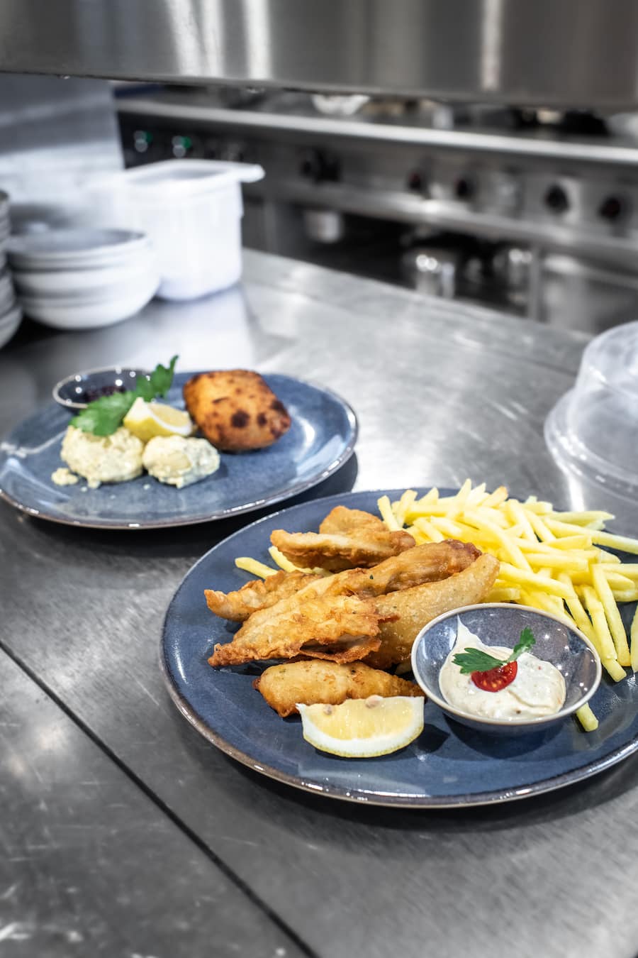 MSC-Eglifilets im Backteig frittiertInnerschweizer Schweins-Cordon-Bleu