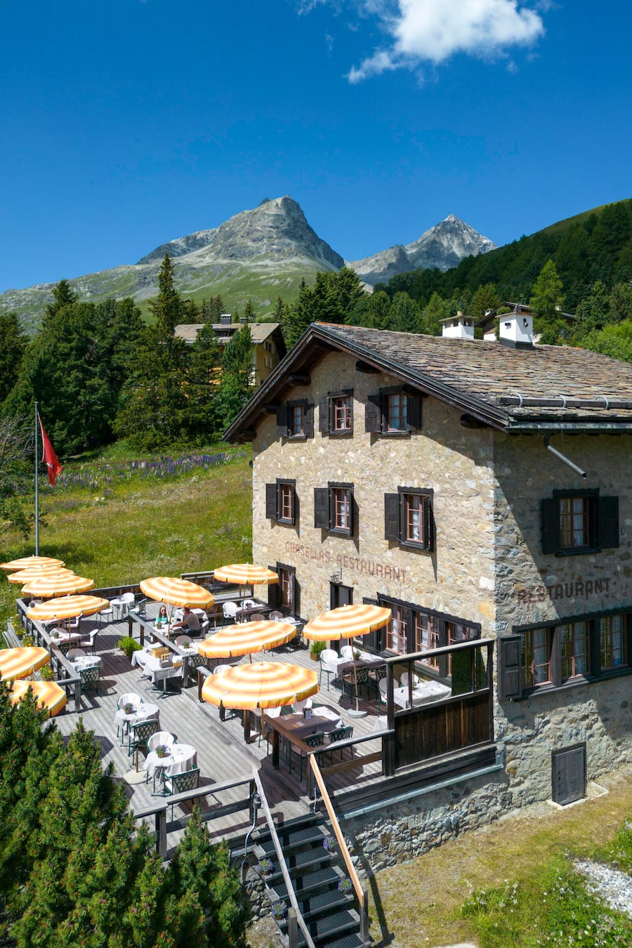 Sonne, Schnitzel und Tasting Menü: «Chasellas». Gehört zum Suvretta.