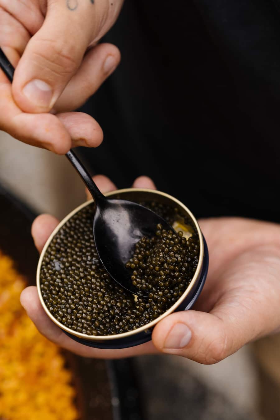 Kaviar - Tavolata mit spanischem Comfort-Food - bei Oscar de Matos und Nadine Bamgartner Zuhause - Juni 2024 - Copyright Olivia Pulver