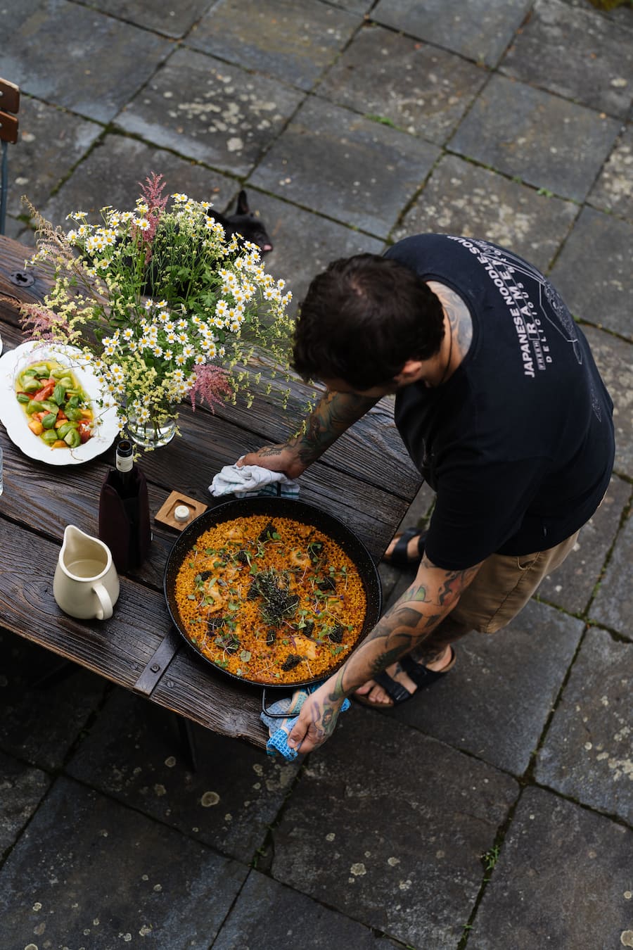 Pallella mit Poulet und Kaviar - Tavolata mit spanischem Comfort-Food - bei Oscar de Matos und Nadine Bamgartner Zuhause - Juni 2024 - Copyright Olivia Pulver